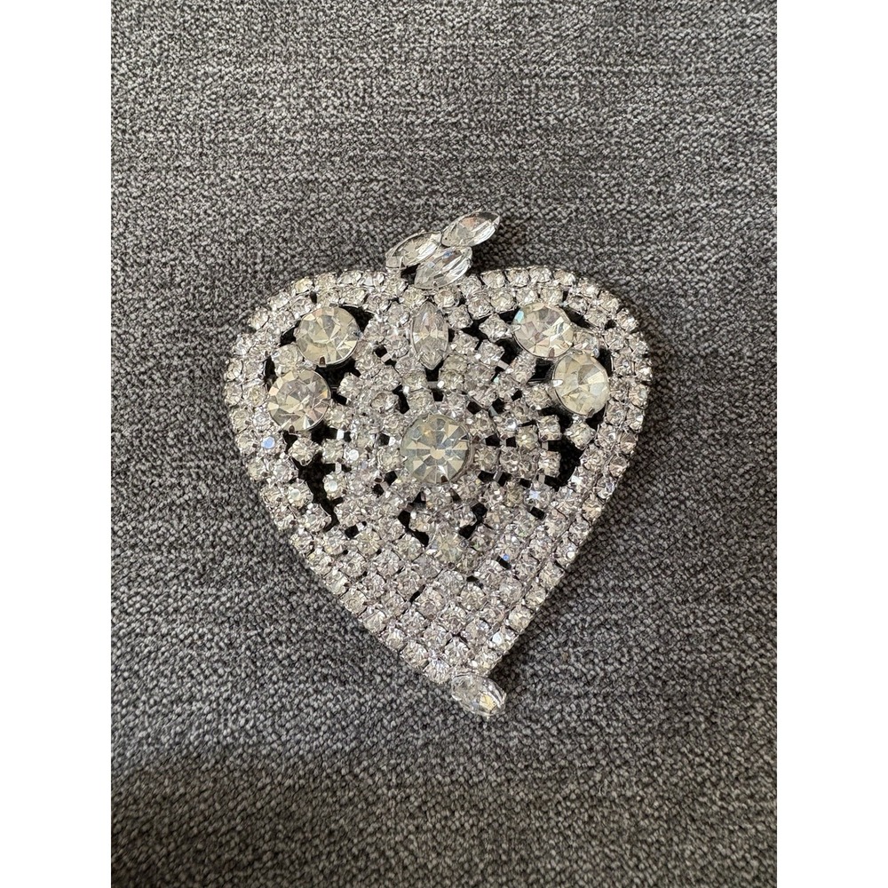 Gorgeous Sparkling Ice Rhinestone Vintage Heart Pin‎ Brooch EUC